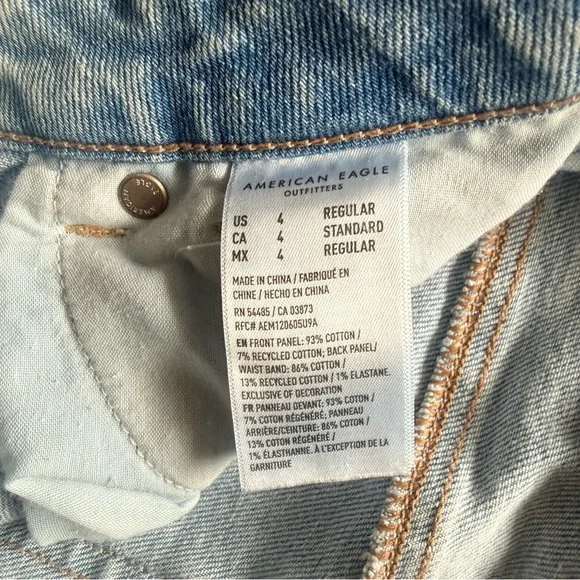 American Eagle Mom Jean – Light Wash – Size 4 Regular - Picture 5 of 7